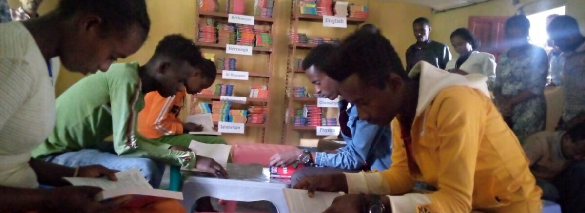 ethiopian students reading